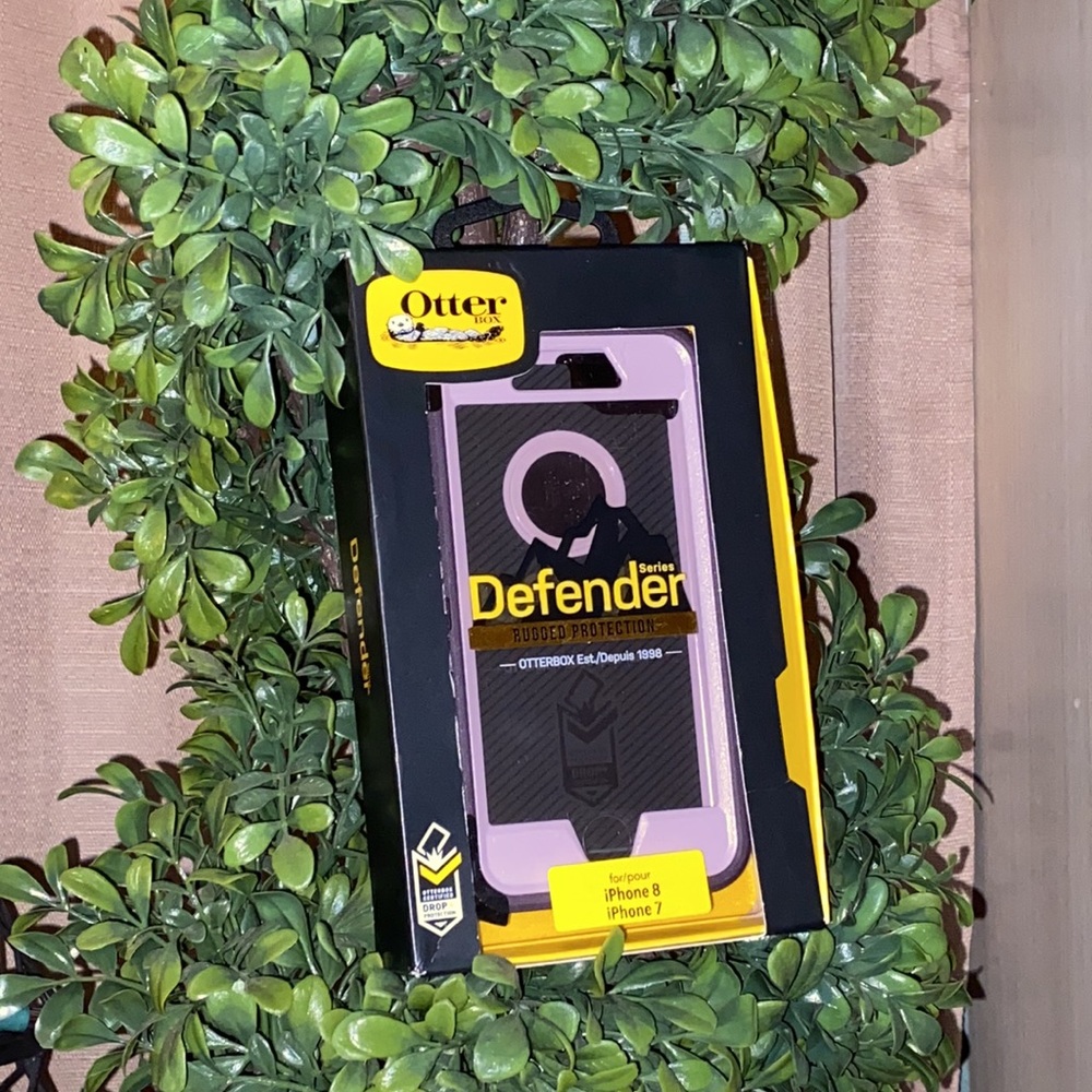 NEW OtterBox iP 8 CASE & CLIP in box